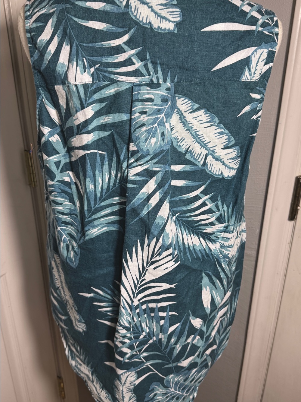 Large C&C California 100% Linen Tropical Button Tank Top Vacation EUC - Picture 5 of 9